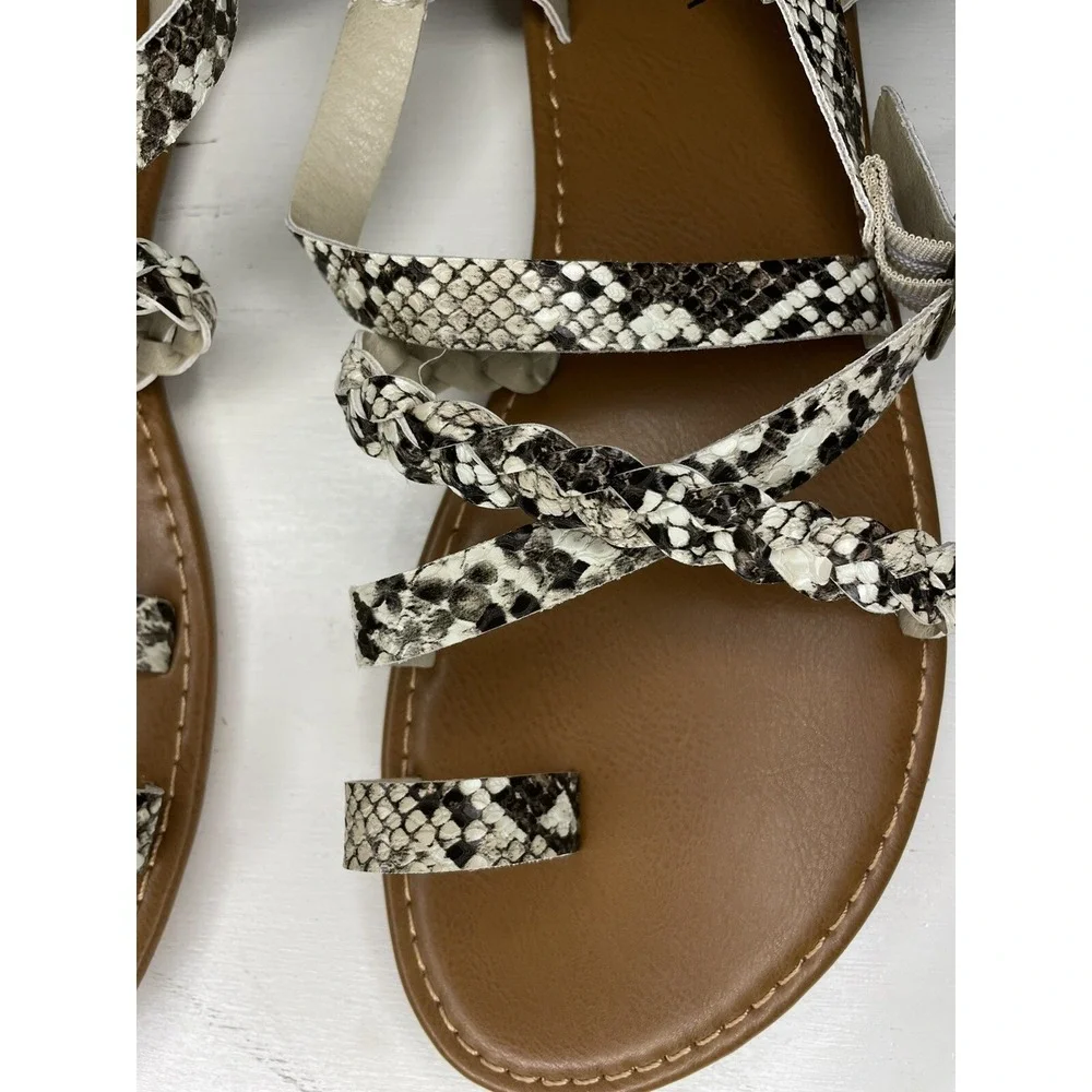 women's size 9.5M Arizona‎ black and white snakeskin toe loop sandals
